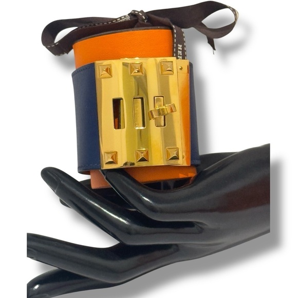 HERMES Kelly Extreme Dog Calfskin Blue R Stamp Gold Plated Wide Cuff Bracelet - Picture 2 of 15